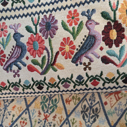 Tessuto sardo gobelin pavoncelle e fiori